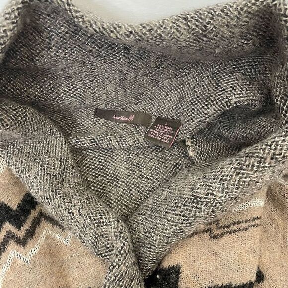 Heather B| Large| Wool | Cardigan| Soft| Fringe| Aztec print - Picture 6 of 17